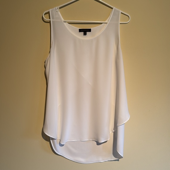 Four (4) Banana Republic tank tops - all size medium. - Picture 8 of 9